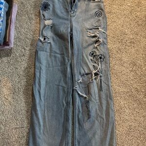 Embroidered Distressed Jeans in Light Blue